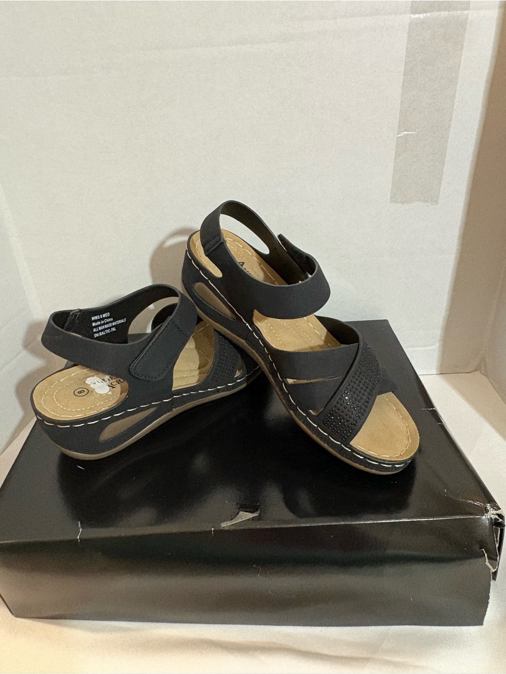 American Exchange women's SZ 8 comfort sandals low wedge heel open toe crisscros